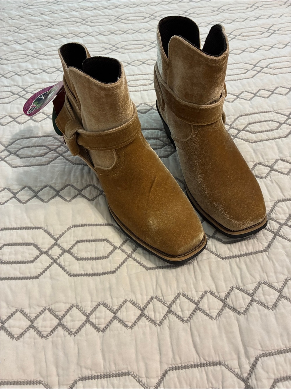 NWT!! Justin Boots Tan Suede Short Western Ankle Booties